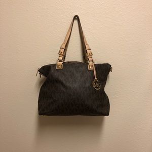 Michael Kors Signature Large Tote w/Zipper